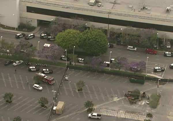 לוס אנג'לס: אדם נורה במרכז קניות, מצוד נרחב  אחר החשוד