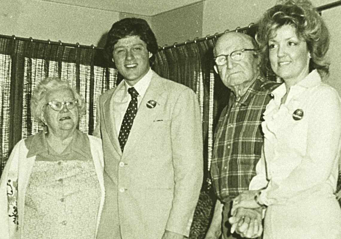 טוויטר חסמה את האישה שהאשימה את ביל קלינטון באונס