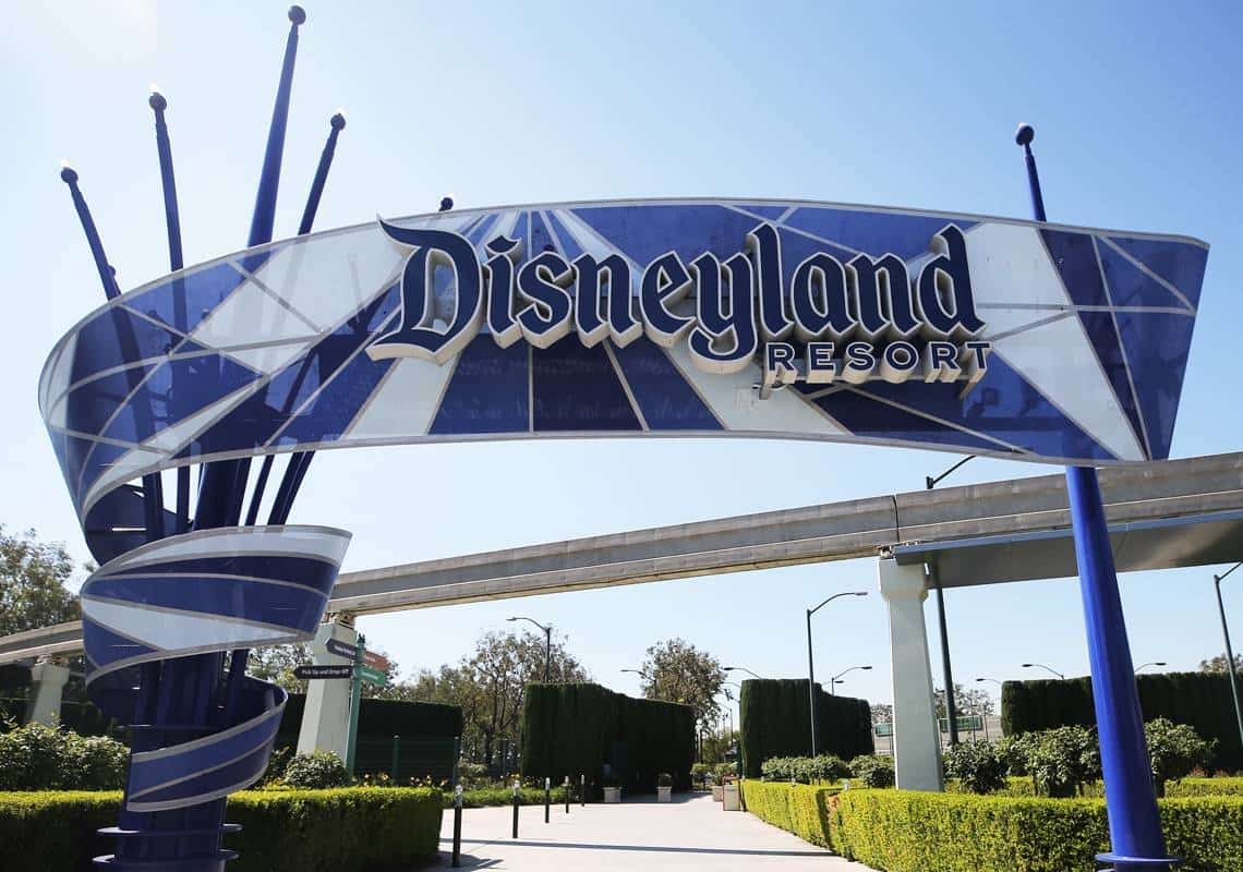 קליפורניה משנה מדיניות: תתאפשר פתיחת אצטדיונים, פארקי שעשועים ומקומות בילוי נוספים