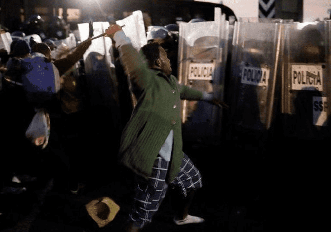 בדרך לארצות הברית: עימותים אלימים בין מהגרים לכוחות ביטחון מקסיקנים