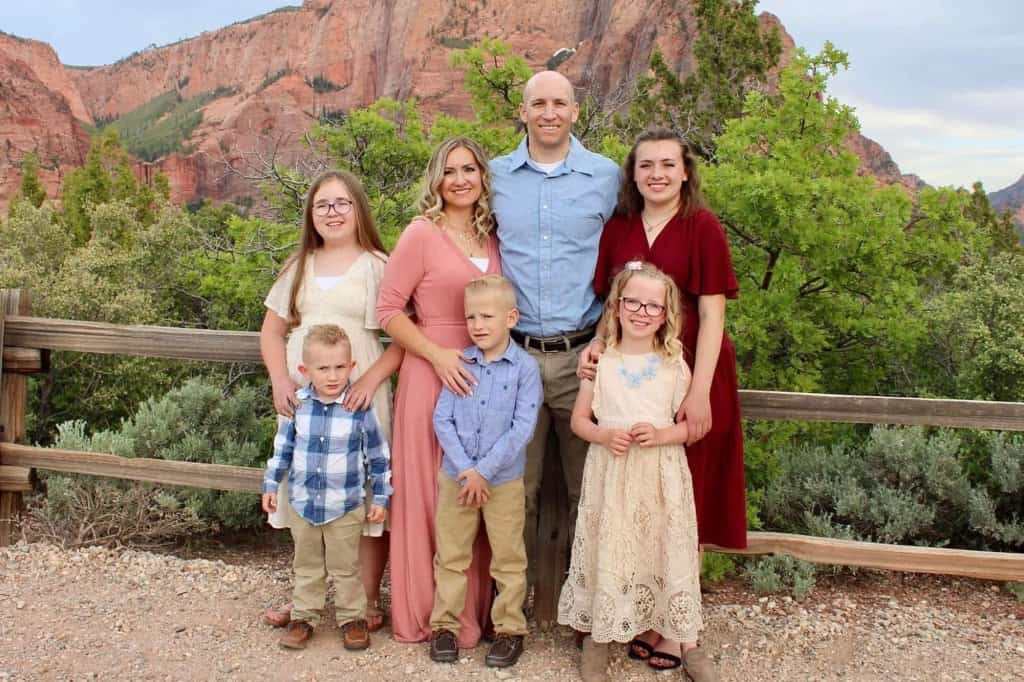 הספד ביזארי משבח אב מיוטה שרצח את אשתו וחמשת ילדיהם ומחליף את תמונתו בתמונת ישו