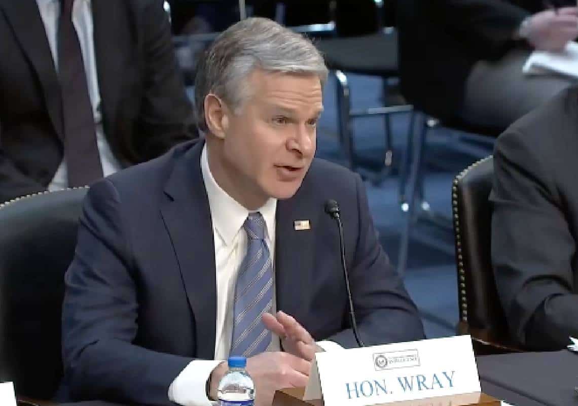 ראש ה-FBI אומר למחוקקים 'אל תיכנסו לפאניקה' בעוד איום הטרור מתגבר עקב הפלישה לגבול