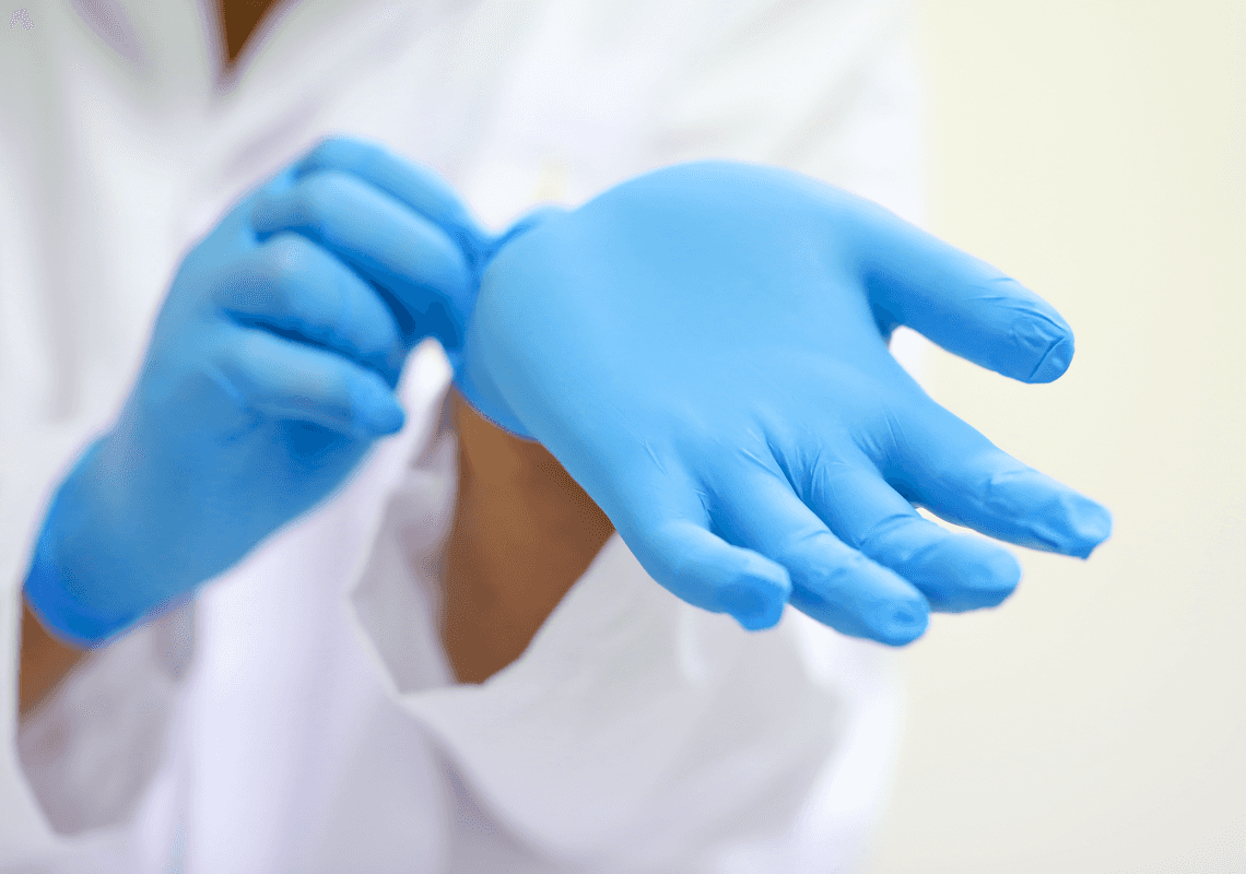 הורדת הכפפות יכולה לגרום להידבקות בקורונה!