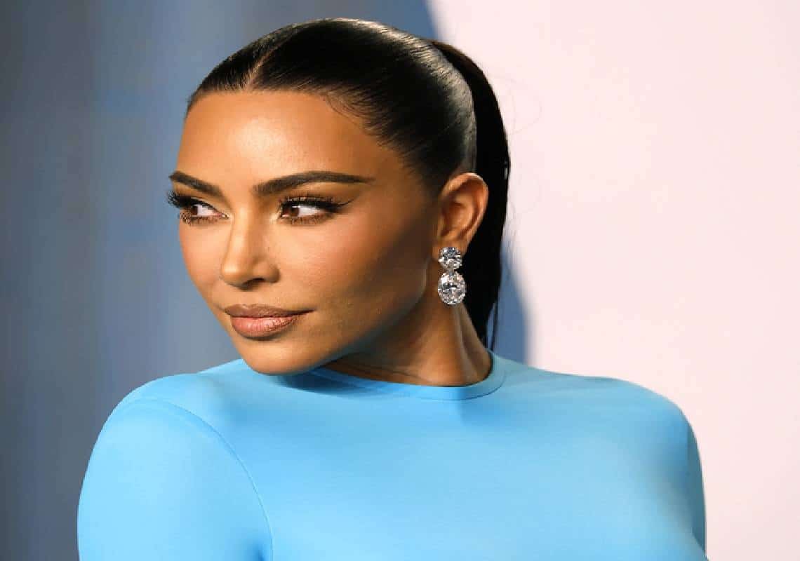 מחשבת מסלול מחדש: הצעד המפתיע של קים קרדשיאן