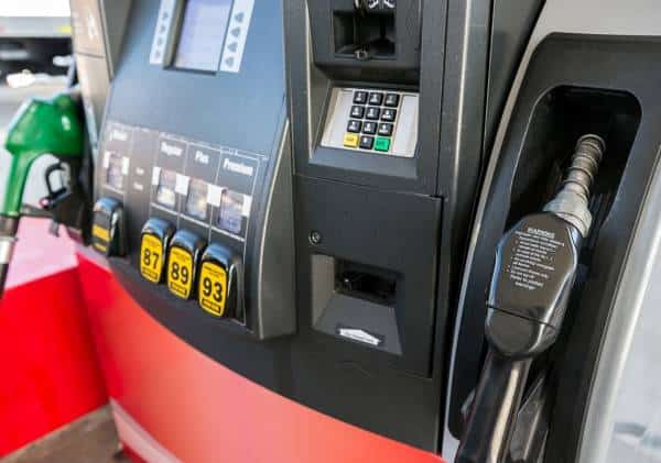 הצד החיובי של המשבר: רבע מתושבי ארה"ב משלמים פחות מ-2 דולר על דלק