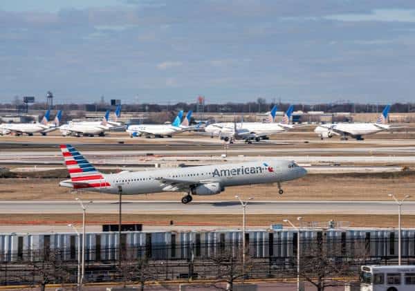 ממתינים לבשורה בדקה ה-90: האם בקונגרס יצליחו למנוע את פיטוריהם של כ-50 אלף עובדי חברות התעופה?