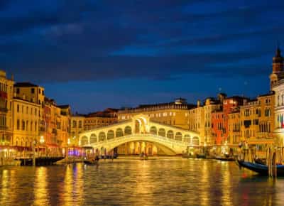 זוג חסידי חב"ד אמריקאים הותקפו באכזריות בוונציה: שחררו עליהם כלב וירקו בפניהם