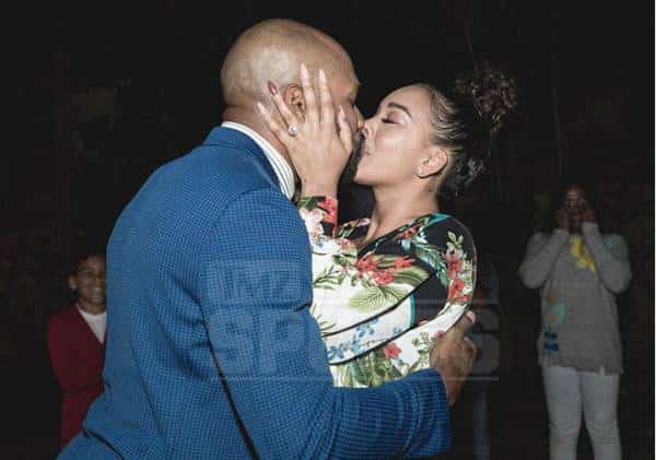 היא אמרה "כן"!: שחקן ה-NBA לשעבר דרק פישר מתמסד שוב