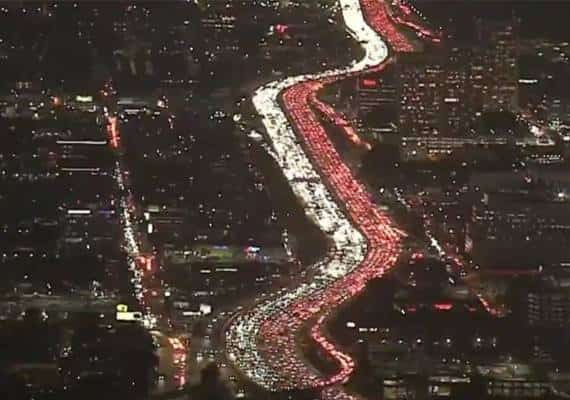 היכונו לפקקים: יותר מ-54 מיליון אמריקנים צפויים לטייל בסוף השבוע הקרוב