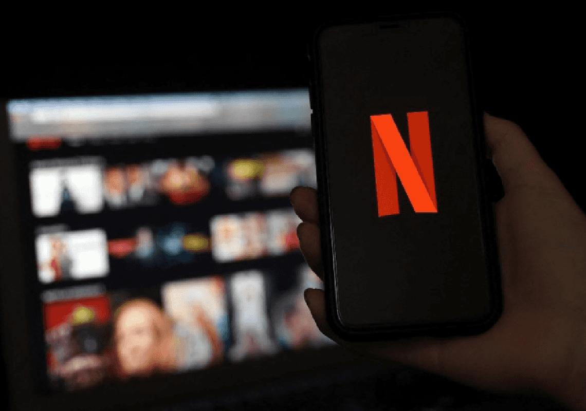 מייסד 'נטפליקס' הכריז על תמיכתו בהאריס - וכמות המנויים צנחה