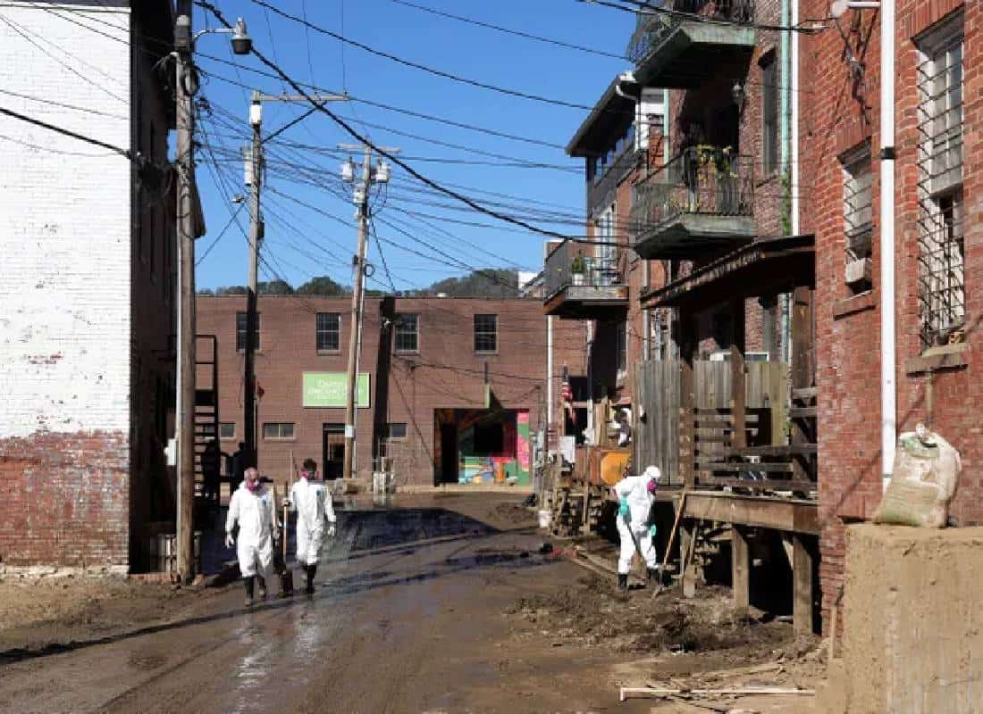 המושל רוי קופר אומר ש-81 אנשים עדיין נעדרים בצפון קרוליינה