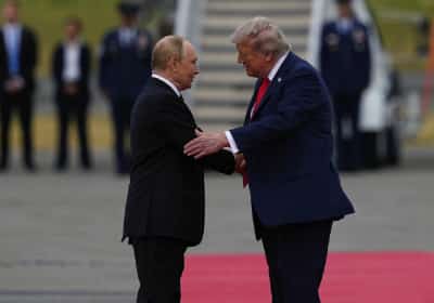 רגע היסטורי: טראמפ ופוטין פתחו בשיחות גורליות באלסקה