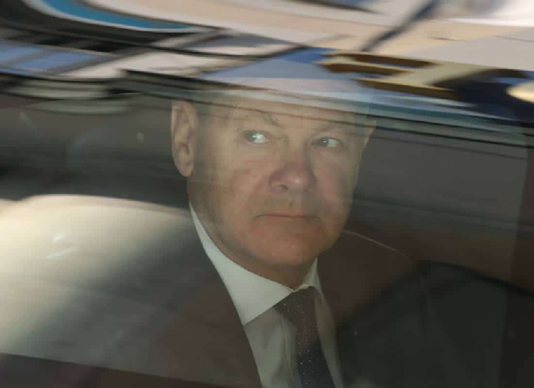  שולץ זועם: "בושה והשפלה" על תמיכת סגן נשיא ארה"ב בניאו-נאצים