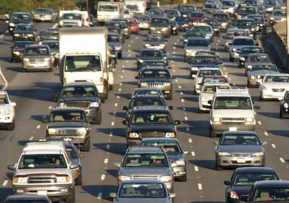   מלחמתה של קליפורניה בשינויי האקלים עולה מדרגה על הכוונת: המכוניות