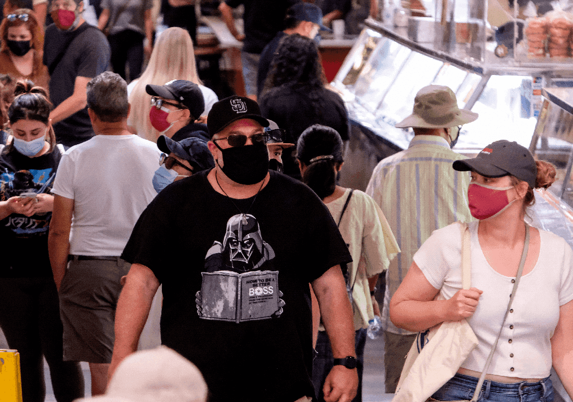 שובה של המסכה: מחוז אלמדה החזיר את חובת המסכות  - ובקרוב גם לוס אנג'לס