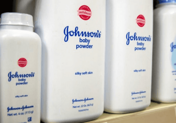האם ג'ונסון אנד ג'ונסון עומדת בפני גל תביעות חדש? החברה הפסידה בתביעה על סרטן שנגרם מאסבסט