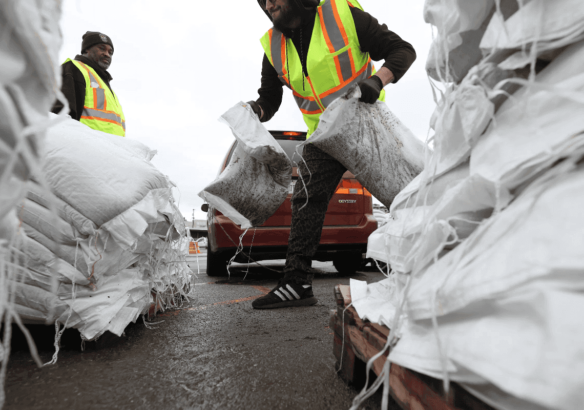 הסערה החורפית המסוכנת הגיעה לקליפורניה: כך תתכוננו לימים הקרובים