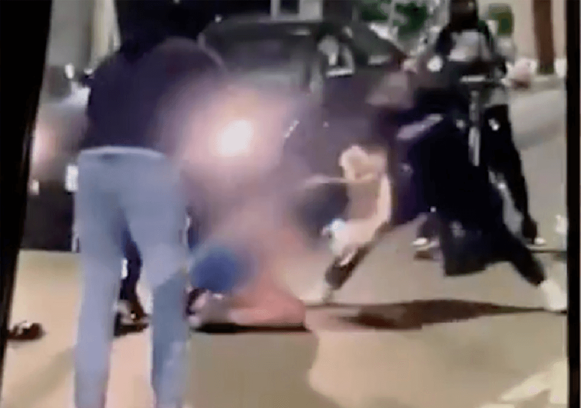 לעיני בתה בת ה-8: אישה הוכתה באכזריות רק כי צפרה לאופנועני שטח | צפו בתיעוד