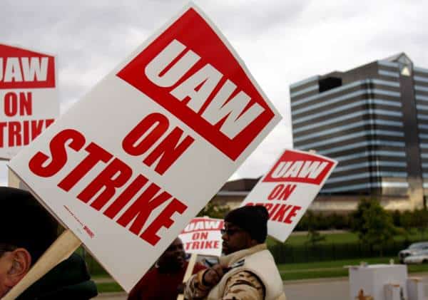 "בלתי נמנעת": עשרות אלפי עובדי GM צפויים לפתוח בשביתה