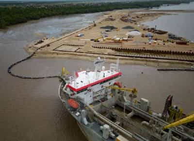 שברון מנצחת במאבק ענקי נגד אקסון ומשלימה רכישה של 53 מיליארד דולר