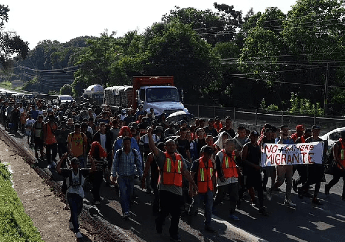 הזדמנות אחרונה? אלפי מהגרים עושים את דרכם לגבול ארה"ב