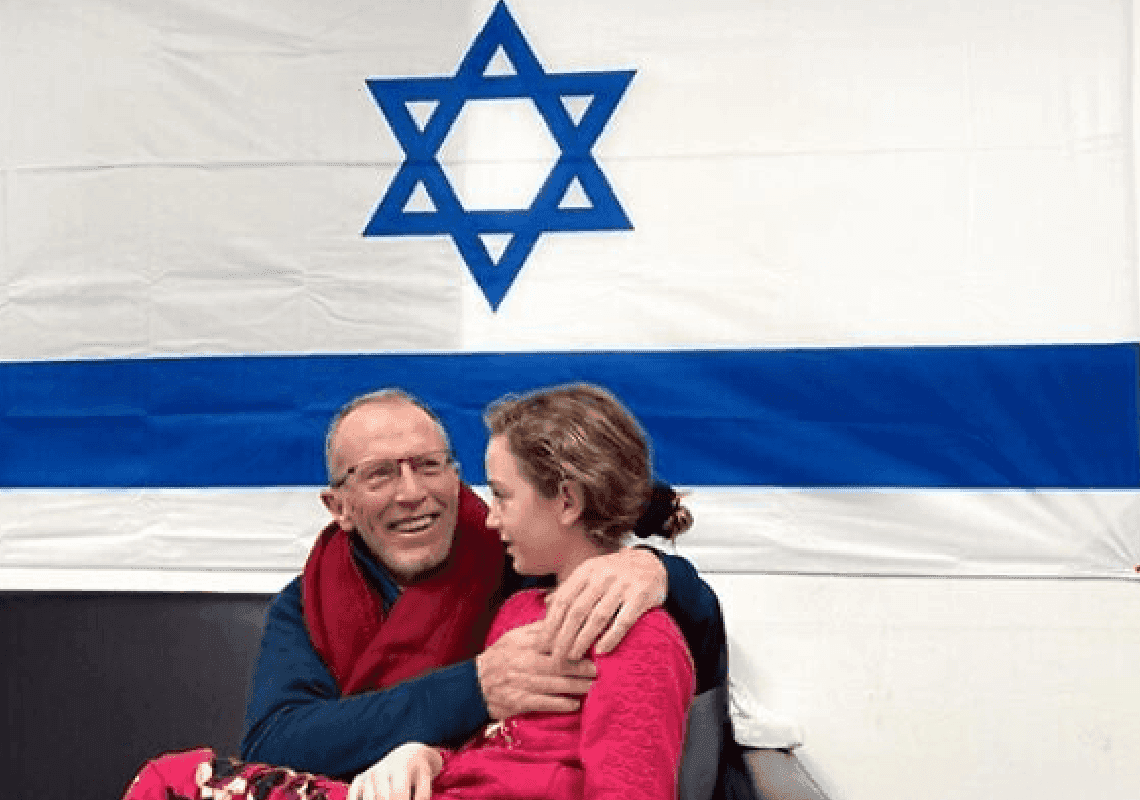 התגובה המעוותת של ר"מ אירלנד לשחרור הילדה החטופה משבי החמאס