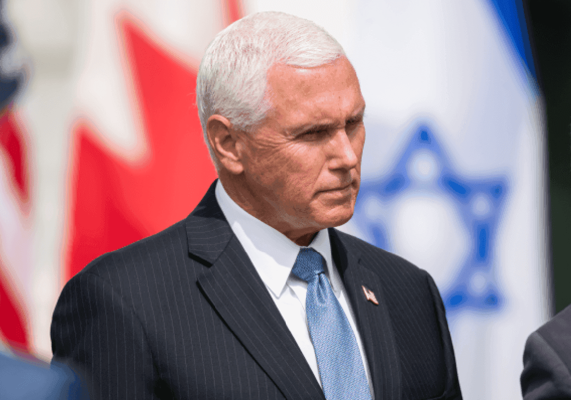 לא הלך לו: הרשת צוחקת על סגן הנשיא לשעבר שניסה לברך לחג החנוכה 