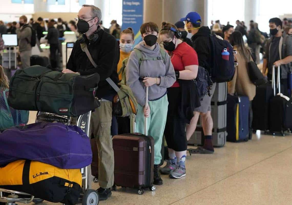 תעשיית התעופה האמריקאית מגיבה להתפשטות האומיקרון: קרוב לאלף טיסות נוספות בוטלו