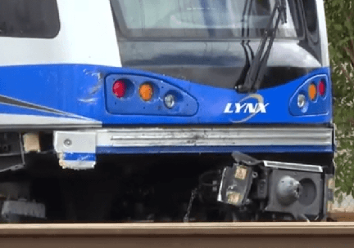 טרגדיה מחרידה: שני צעירים נהרגו מפגיעת רכבת – בזמן שערכו אזכרה לאחיהם שמת בדיוק באותו המקום