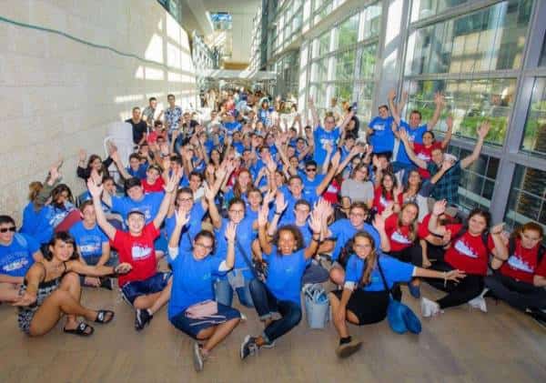 בזרועות פתוחות: התכנית הייחודית, נעל"ה, ללימודי תיכון בישראל במלגה מלאה, מושכת אלפי צעירים מדי שנה 