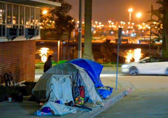 לוס אנג'לס: יותר ויותר חסרי בית נמצאים מתים ברחוב. זו הסיבה מדוע