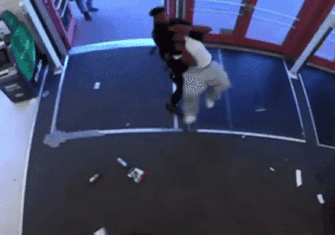 תיעוד קשה מסן פרנסיסקו: מאבטח וולגרינס יורה למוות באדם שנחשד בגניבה 