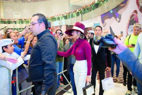 איפה מקבלים מיליון דולר על הוצאות אש"ל? ג'ניפר לופז גילתה את מקום העבודה הטוב בעולם