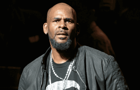 ישיר את הבלוז: אישה נוספת מאשימה את הזמר, אר קלי, בהתעללות מינית וטוענת שהדביק אותה בהרפס