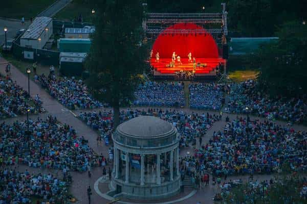מטריד: הקלות הבלתי נסבלת בה עלה המלך השייקספירי האכזר וחסר הרחמים לשלטון. עכשיו בבוסטון קומון