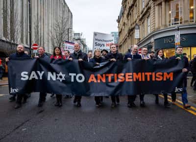 הניו יורק טיימס חושף - יהודי אמריקה בסכנה הגדולה ביותר מזה עשרות שנים