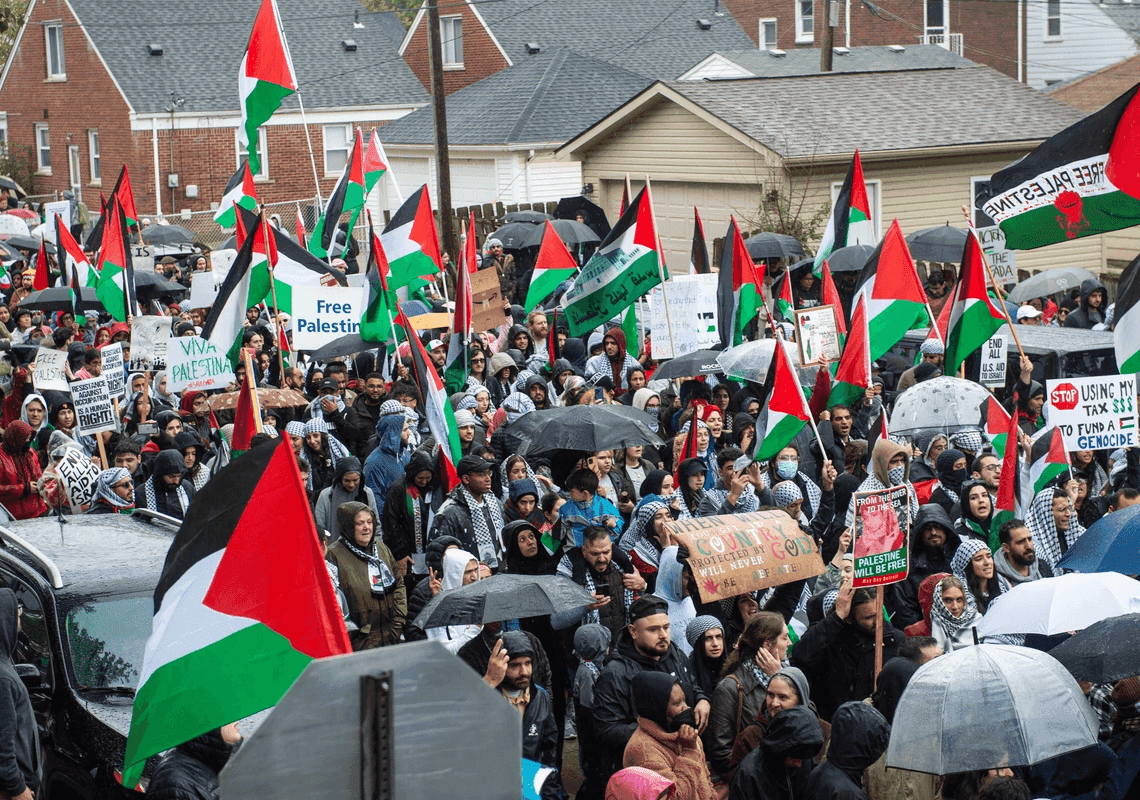 לא באיראן, אלא בארה"ב: קריאות "מוות לאמריקה, מוות לישראל"