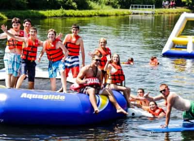 קיץ תחת איום: מחנות הנוער היהודיים בארצות הברית הופכים למבצרים