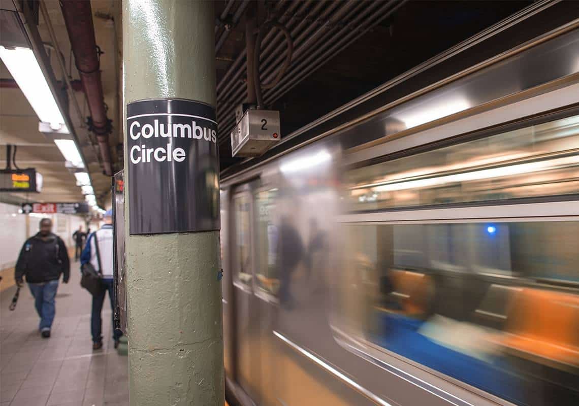 בלב מנהטן: צעירים נשדדו באיומי אקדח ברכבת התחתית