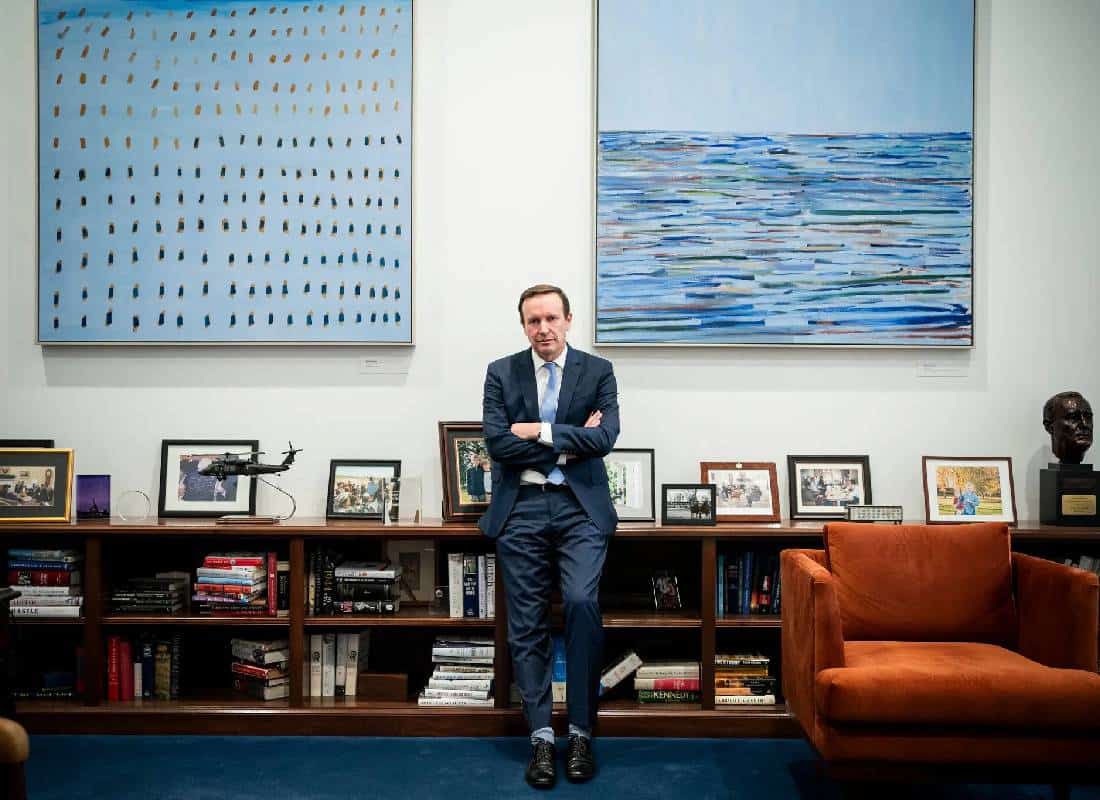 הקול החדש של הדמוקרטים: הסנטור שמעז להתעמת עם טראמפ