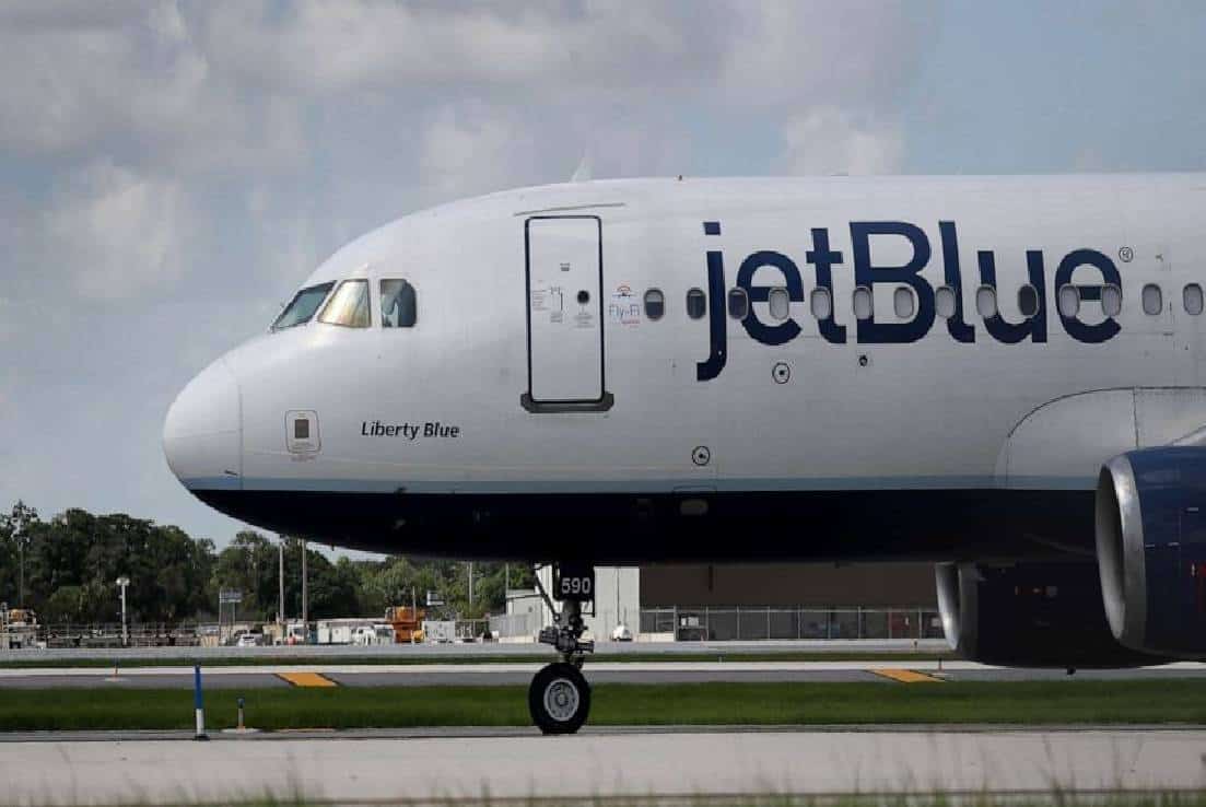 הסתער על תא הטייס, תקף את הדיילים וצעק בערבית "תירו בי"