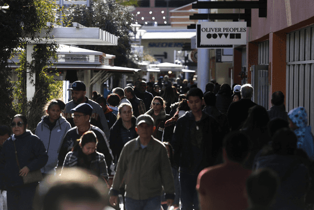 לאס וגאס: האאוטלט בדאון טאון יחל לגבות היום דמי חניה 
