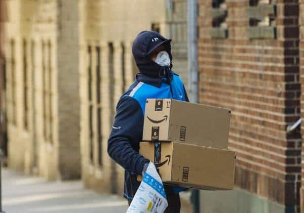 במחאה על תנאי עבודתם במהלך המשבר: עובדי אמזון בניו יורק מאיימים בשביתה