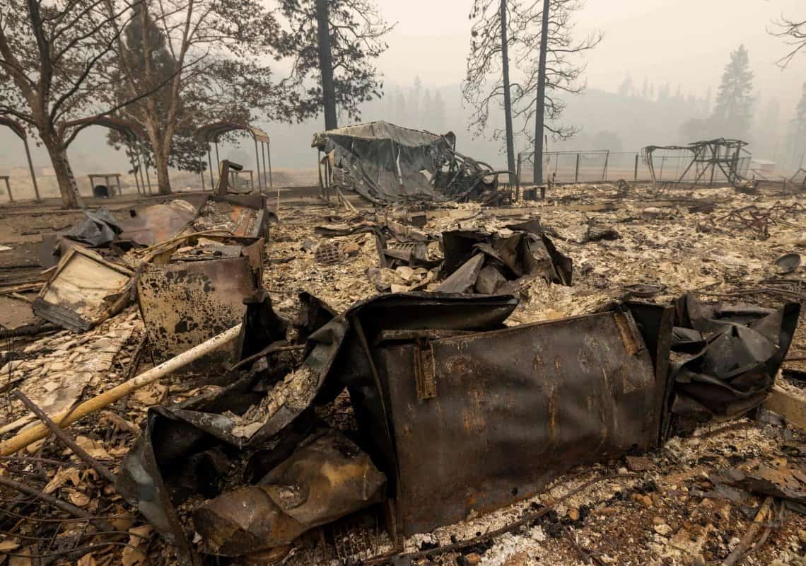 שריפת הענק בצפון קליפורניה כובתה: ארבעה נהרגו, קרוב ל-200 מבנים נשרפו כליל