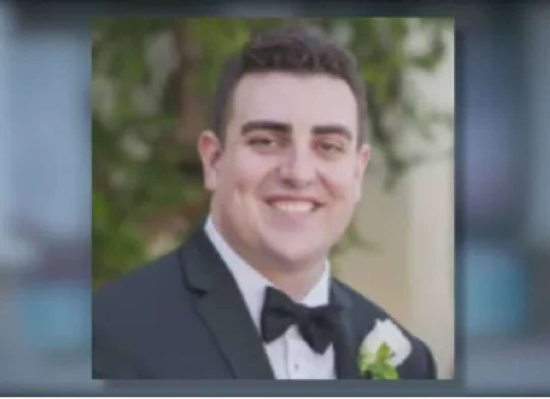 רופא התקין מצלמה נסתרת בשירותים של מרפאה