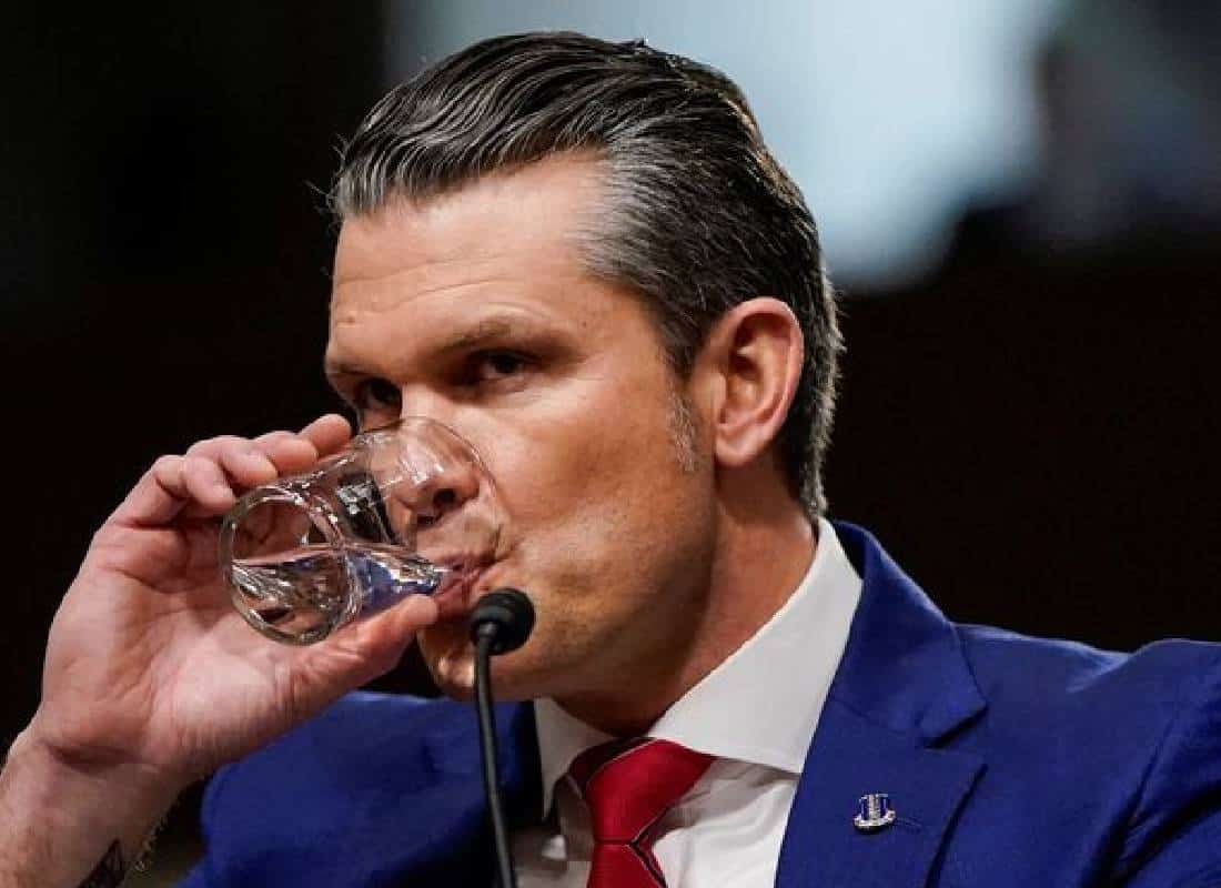 "היא הסתתרה בארון מפחד": האשמות חמורות נגד מועמד טראמפ לתפקיד שר ההגנה