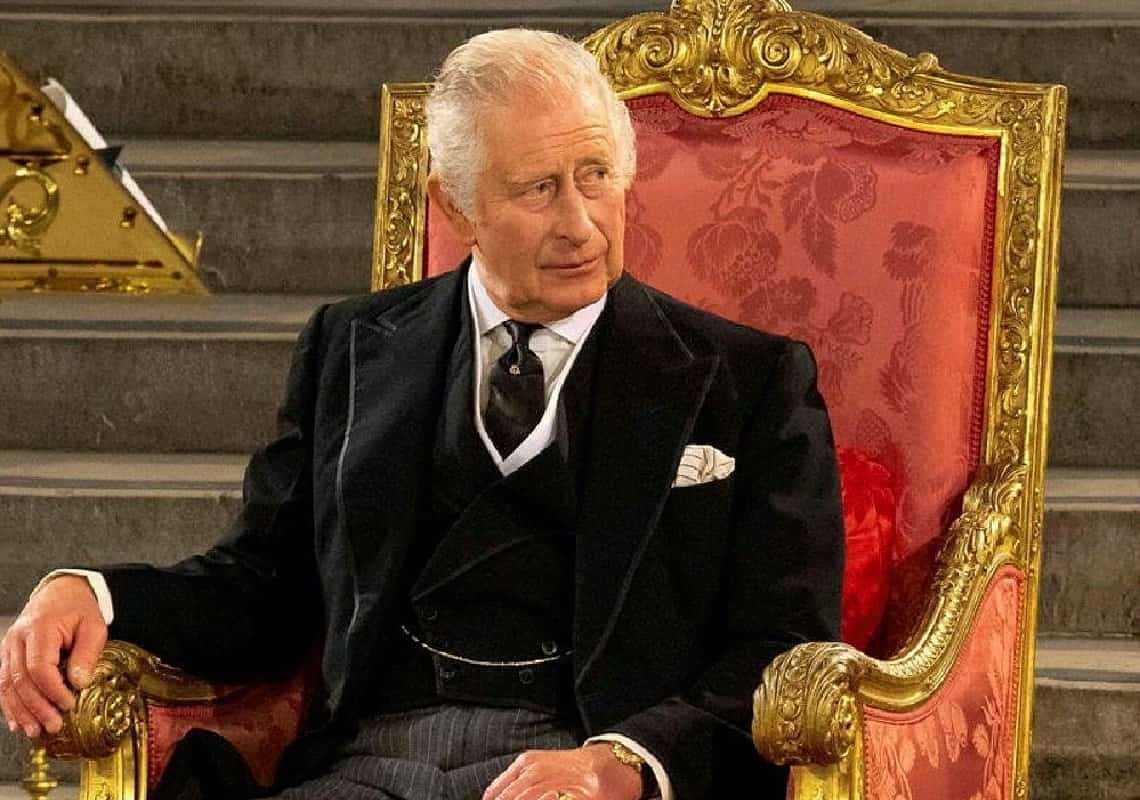 בונוס של מאות פאונדים לעובדי הארמון: הצעד המפתיע של המלך צ'ארלס 