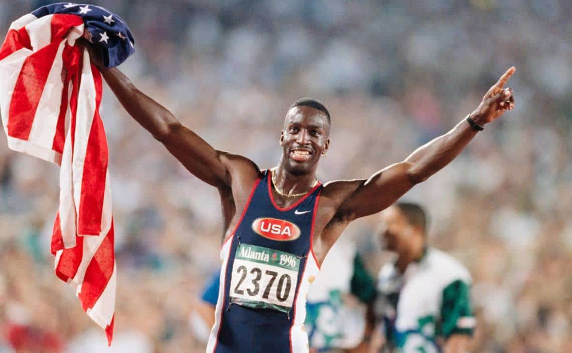 שחור שונא שחורים? אגדת האתלטיקה הסעיר את אמריקה: "גזענות חמורה"