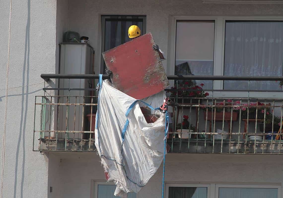 עונש חמור לחברת בנייה בניו יורק: הקבלן פינה אסבסט באופן לא חוקי וכעת ישלם על כך מחיר כבד