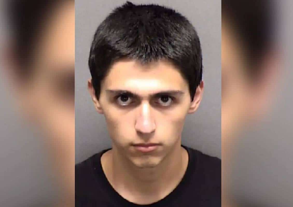 צעיר מטקסס עם AR-15 נעצר לאחר שתכנן ירי המוני במחסן של אמזון